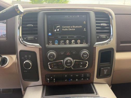 Brilliant Black Crystal Pearlcoat 2017 RAM 2500 Laramie