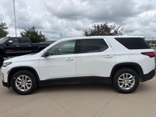 Summit White 2023 Chevrolet Traverse LS