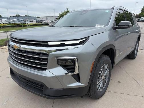 Sterling Gray Metallic 2026 Chevrolet Traverse LT