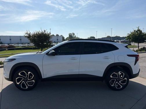 Summit White 2025 Chevrolet Trax 2RS