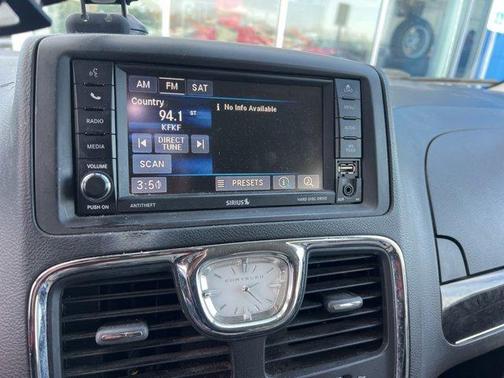 2015 Chrysler Town & Country Touring