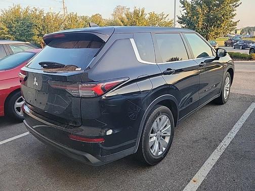 2025 Mitsubishi Outlander ES
