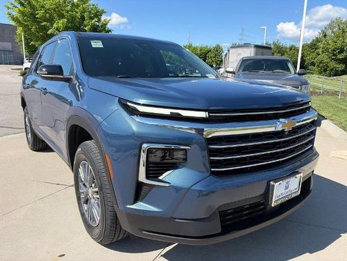 Lakeshore Blue Metallic 2026 Chevrolet Traverse LT