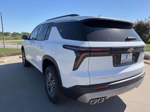 Summit White 2026 Chevrolet Traverse LT