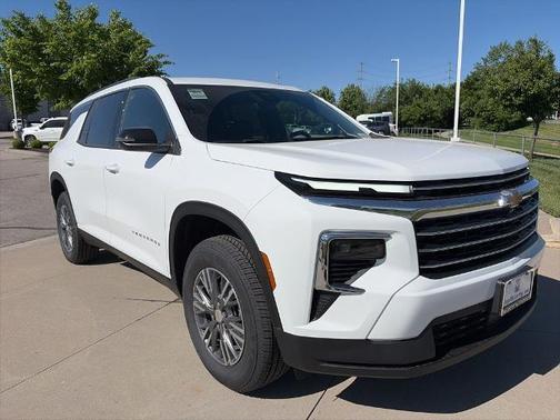 Summit White 2026 Chevrolet Traverse LT