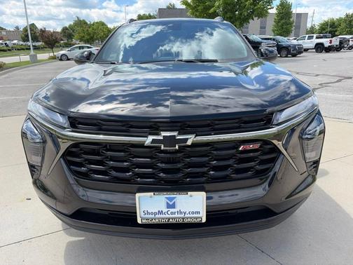 Mosaic Black Metallic 2026 Chevrolet Trax 2RS