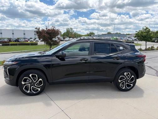 Mosaic Black Metallic 2026 Chevrolet Trax 2RS