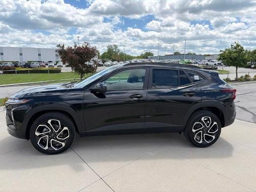 Mosaic Black Metallic 2026 Chevrolet Trax 2RS