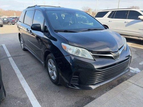 2018 Toyota Sienna LE