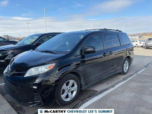 2018 Toyota Sienna LE