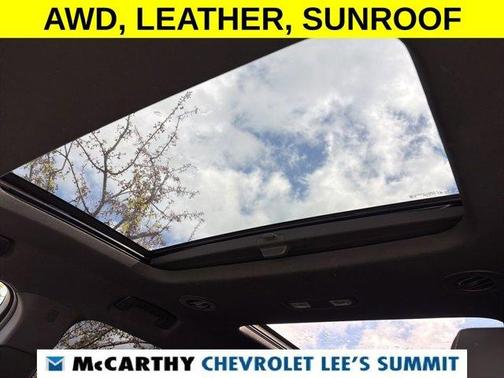 Summit White 2022 Chevrolet Traverse LT Leather