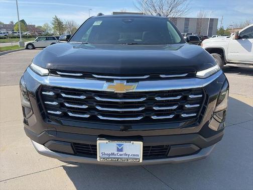 Mosaic Black Metallic 2026 Chevrolet Equinox LT