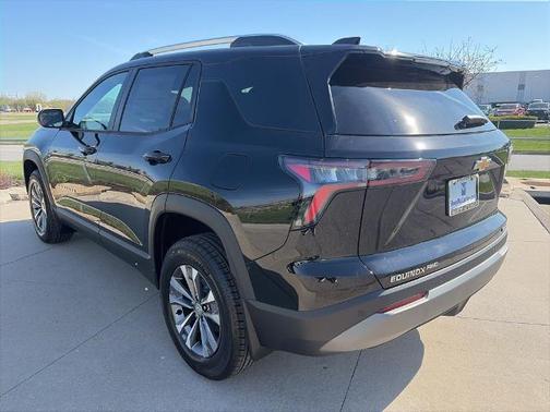 Mosaic Black Metallic 2026 Chevrolet Equinox LT