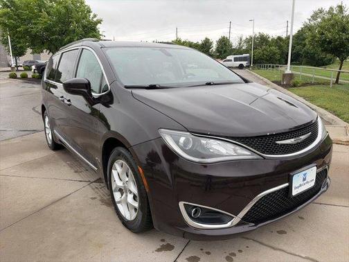 Cordovan 2017 Chrysler Pacifica Touring-L
