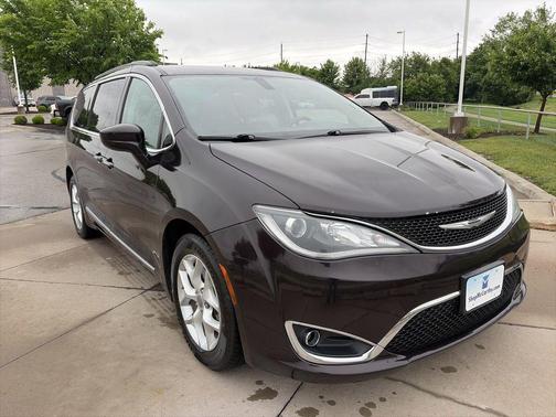 Cordovan 2017 Chrysler Pacifica Touring-L