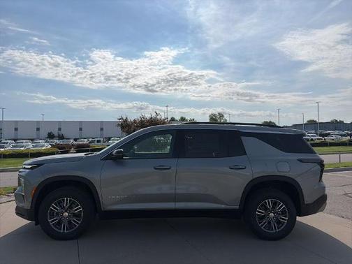 Sterling Gray Metallic 2026 Chevrolet Traverse LT