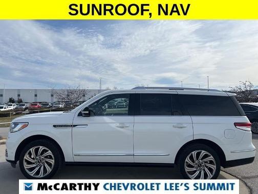 White Metallic 2023 Lincoln Navigator Reserve