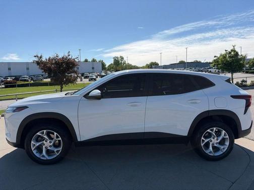 Summit White 2024 Chevrolet Trax LS