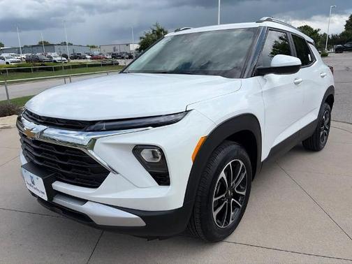 Summit White 2026 Chevrolet Trailblazer LT