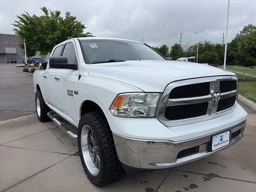 Bright White Clearcoat 2018 RAM 1500 SLT