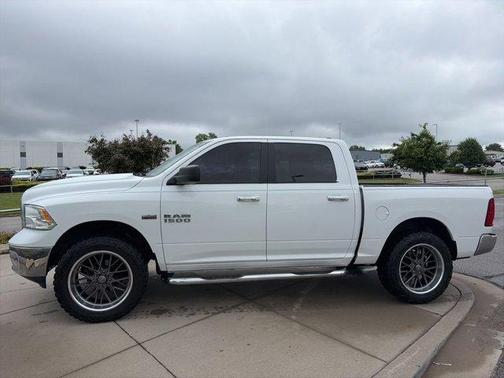 Bright White Clearcoat 2018 RAM 1500 SLT