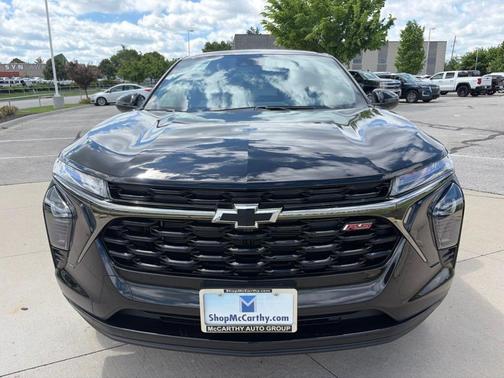 Mosaic Black Metallic 2026 Chevrolet Trax 1RS