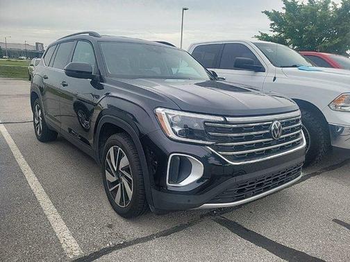 Deep Black Pearl Effect 2024 Volkswagen Atlas 2.0T SE