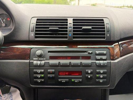 Silver Gray Metallic 2004 BMW 325 i