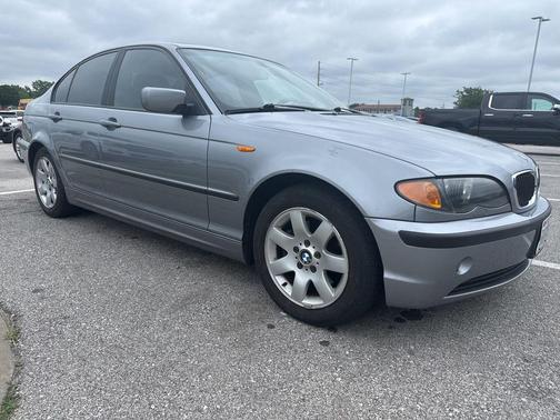 Silver Gray Metallic 2004 BMW 325 i