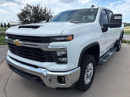 Summit White 2025 Chevrolet Silverado 2500 LT