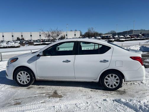 2016 Nissan Versa 1.6 SV