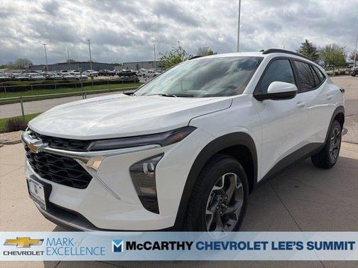 Summit White 2026 Chevrolet Trax LT