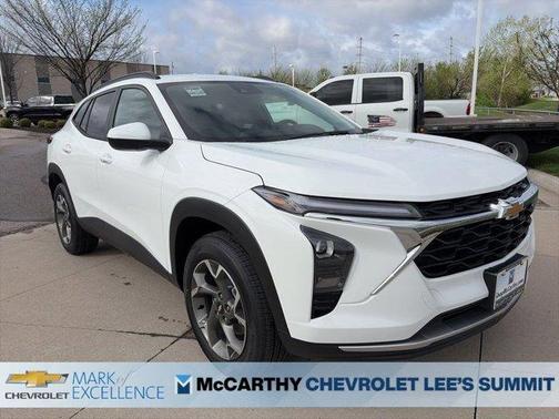 Summit White 2026 Chevrolet Trax LT