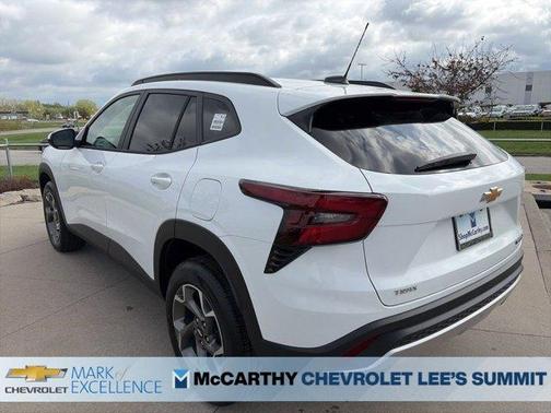 Summit White 2026 Chevrolet Trax LT