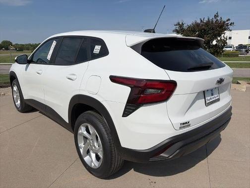 Summit White 2026 Chevrolet Trax LS