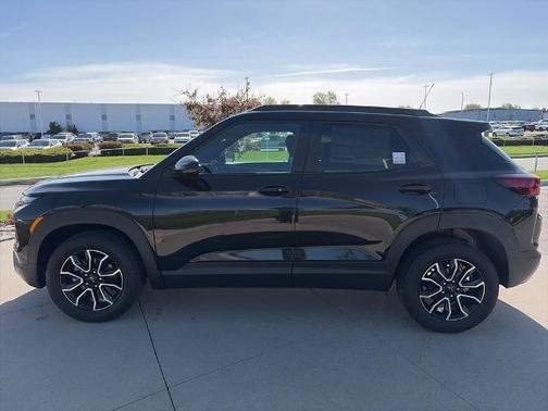 Mosaic Black Metallic 2026 Chevrolet Trailblazer ACTIV