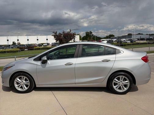 Silver Ice Metallic 2017 Chevrolet Cruze LT