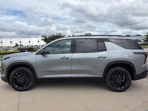Sterling Gray Metallic 2026 Chevrolet Traverse LT