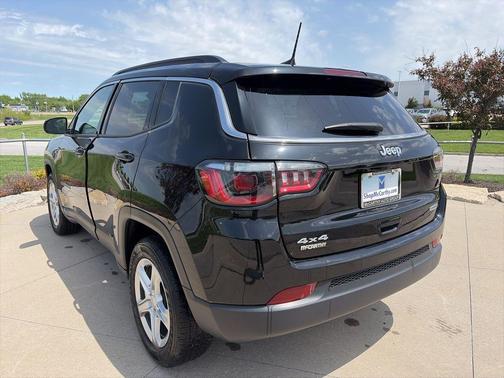 Diamond Black 2024 Jeep Compass Latitude