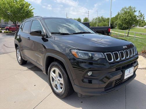 Diamond Black 2024 Jeep Compass Latitude