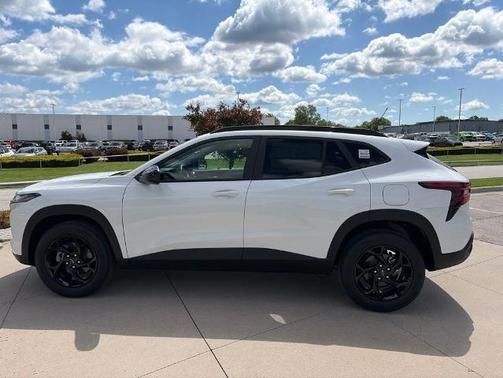 Summit White 2026 Chevrolet Trax LT