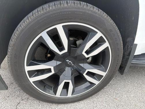 Summit White 2019 Chevrolet Suburban Premier