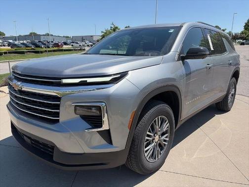 Sterling Gray Metallic 2026 Chevrolet Traverse LT