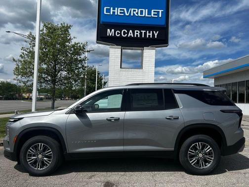 Sterling Gray Metallic 2026 Chevrolet Traverse LT