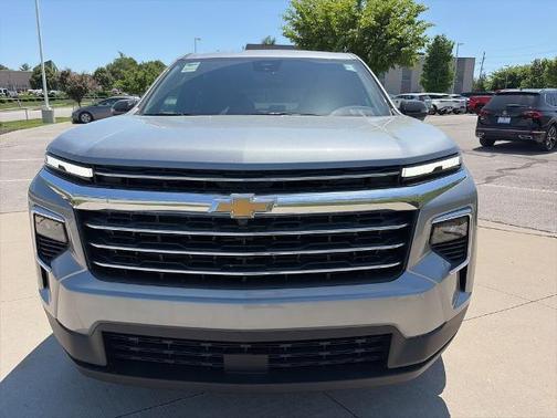 Sterling Gray Metallic 2026 Chevrolet Traverse LT