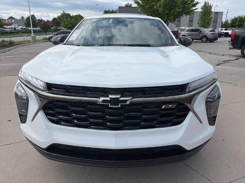 Summit White 2026 Chevrolet Trax 1RS