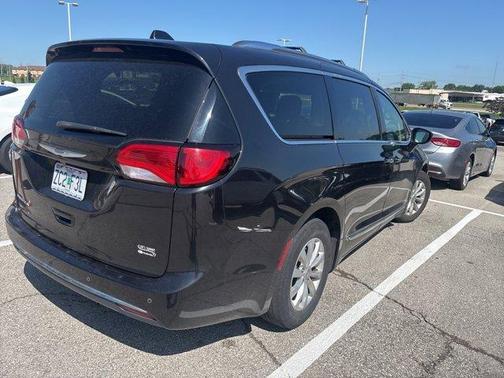 2019 Chrysler Pacifica Touring-L