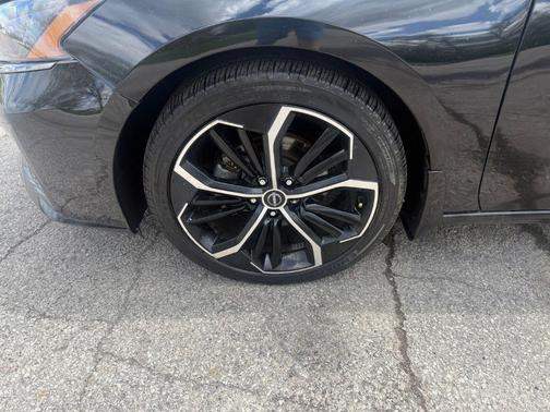 Black 2023 Nissan Altima 2.5 SR