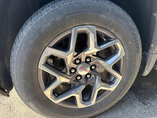 Summit White 2024 GMC Sierra 1500 SLT