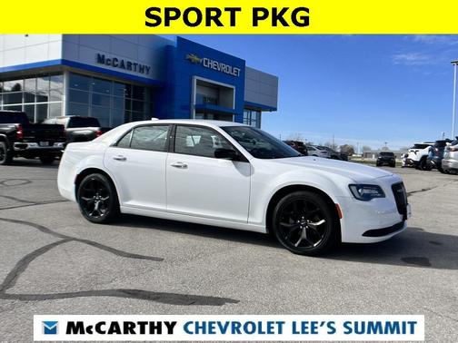 2022 Chrysler 300 Touring